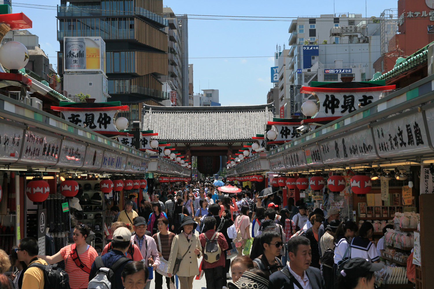 Nakamise-dori Street | Travel Japan - Japan National Tourism Organization  (Official Site)